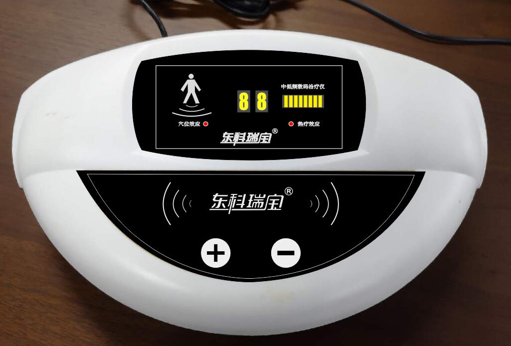 東科瑞寶牌前列腺治療儀（前列腺炎專用中低頻數(shù)碼治療儀），為國(guó)家二類醫(yī)療器械治療型產(chǎn)品，由治療儀主機(jī)和導(dǎo)電理療電極片等配件耗材組成。 采用多級(jí)性中低頻復(fù)合脈沖電流，根據(jù)前列腺疾病治療的特性，由專門設(shè)計(jì)的電腦程序控制中頻脈沖電流3000Hz-至低頻脈沖電流370Hz之間不斷變頻轉(zhuǎn)換，利用專用理療電極片等配件耗材輸出，并通過(guò)特定穴位經(jīng)絡(luò)釋放，起到輔助治療前列腺炎等疾病的作用。 該儀器使用220v交流電源，具有耐壓4000伏和上電無(wú)輸出自鎖的安防功能，可適用于家庭、中小醫(yī)療機(jī)構(gòu)、鄉(xiāng)鎮(zhèn)醫(yī)院、社區(qū)診所理療科室等。